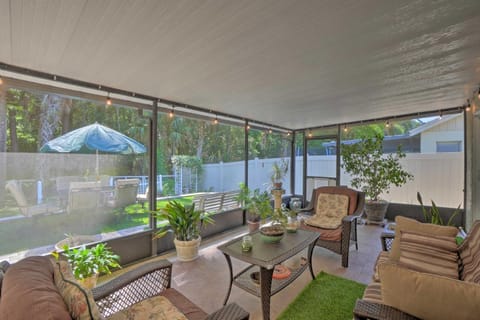 Tampa Home with Hot Tub about 15 Mi to Downtown! House in Town N Country