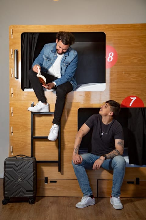 Bed, Bedroom, group of guests