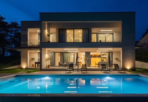 Property building, Patio, Facade/entrance, Off site, Night, Bird's eye view, View (from property/room), View (from property/room), Photo of the whole room, Pool view, Swimming pool, Inner courtyard view, heating, sunbed, kitchen