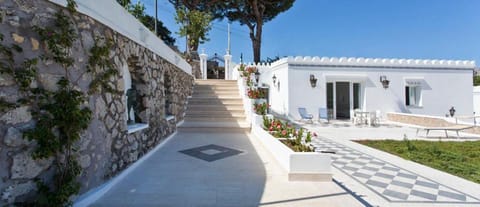 Patio, Facade/entrance