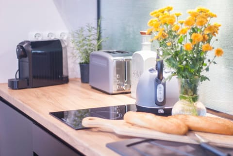 Coffee/tea facilities, Kitchen or kitchenette, Food and drinks, Food, Area and facilities, stove, toaster