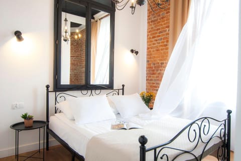 Bed, View (from property/room), Photo of the whole room, Decorative detail, Bedroom, Area and facilities, locker