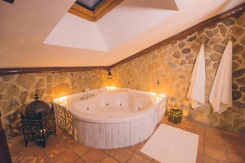 Massage, Sauna, Steam room, Spa and wellness centre/facilities