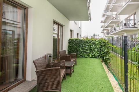 Property building, Garden, Balcony/Terrace, Garden view