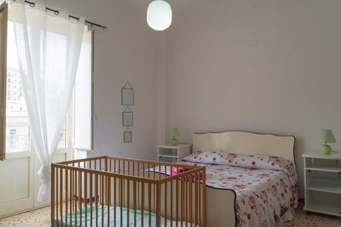 Bedroom, cot