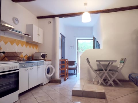 Kitchen or kitchenette, Seating area
