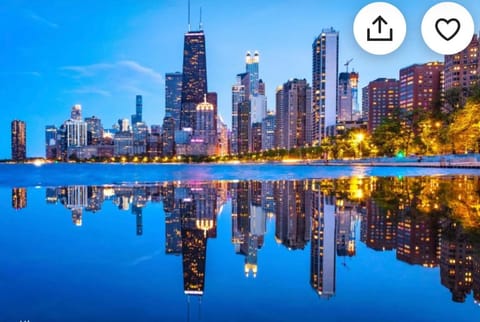 A Hidden Gem, approx 15 mins to downtown Chicago! Vacation rental in Chicago