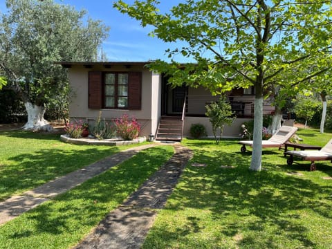 Les Olives Woodhouse House in Euboea