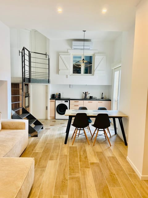 Kitchen or kitchenette, Living room, Seating area, Dining area