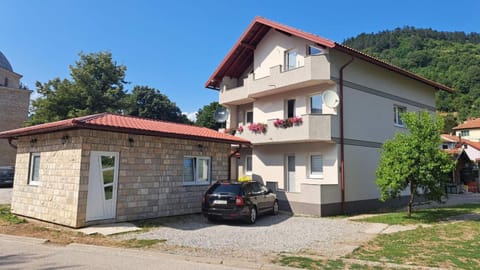 Property building, Neighbourhood, Street view, Parking