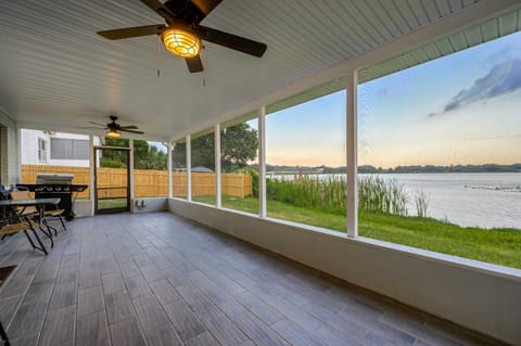 Hook, Line and Leisure Lakefront Gem with Porch! House in Winter Haven