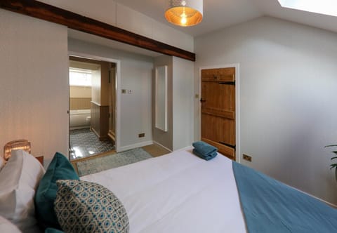 Postbox Cottage Apartment in England