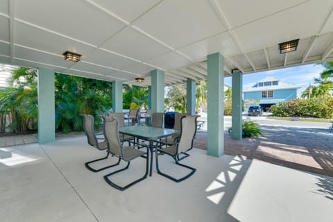 Steps to Ocean and Bay Bradenton Beach Townhome! House in Bradenton Beach