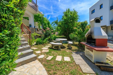 Patio, BBQ facilities, Balcony/Terrace