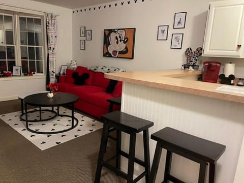 Kitchen or kitchenette, Living room, Seating area, Dining area