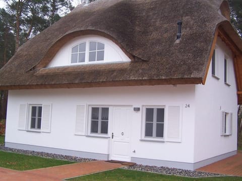 Weißes Traumhaus House in Glowe