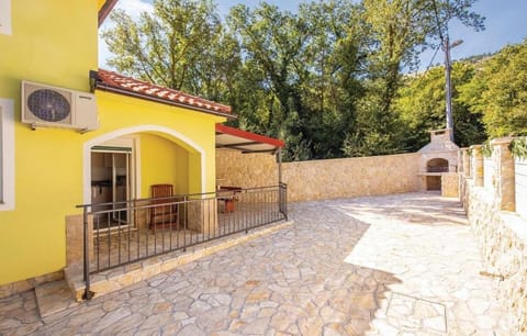 Property building, Patio, BBQ facilities, Balcony/Terrace