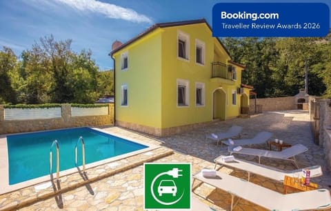 Property building, Swimming pool, Inner courtyard view, sunbed