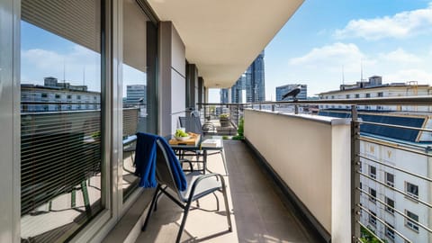 Property building, Day, View (from property/room), Balcony/Terrace, Seating area, City view