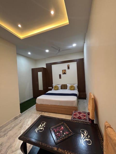Bed, Bedroom, pet friendly