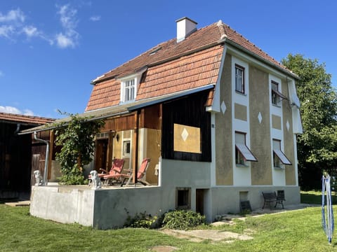 Property building, Garden, Balcony/Terrace