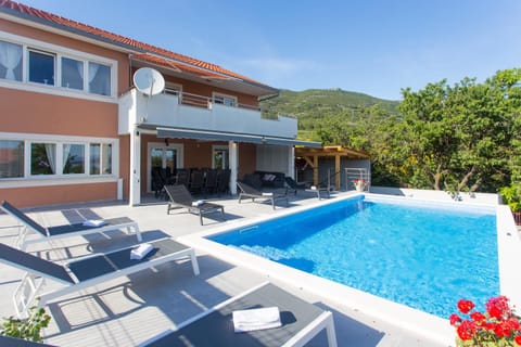 Property building, Patio, Natural landscape, Mountain view, Pool view, Swimming pool, sunbed