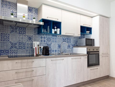 Coffee/tea facilities, Kitchen or kitchenette, dishwasher, minibar, pet friendly, stove