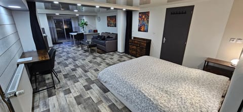 hello dole Apartment in Dole