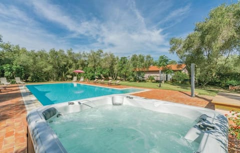 Natural landscape, Garden, Hot Tub, Swimming pool