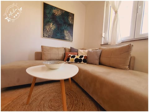 Day, Living room, Decorative detail