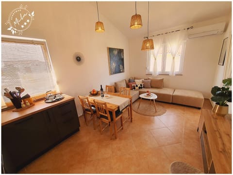 Day, Living room, Decorative detail