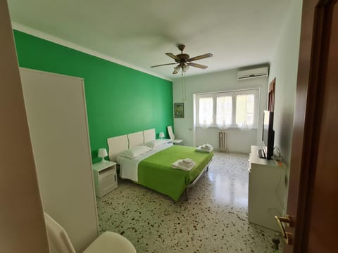 Bed, TV and multimedia, Breakfast, furniture, hair dryier, internet, locker, towels, wardrobe, air conditioner