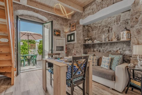 Balcony/Terrace, Living room, Seating area, Dining area