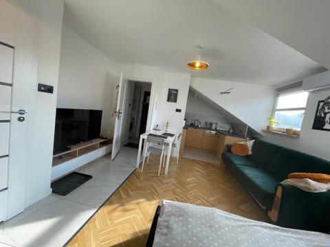 TV and multimedia, Kitchen or kitchenette, Seating area, Evening entertainment