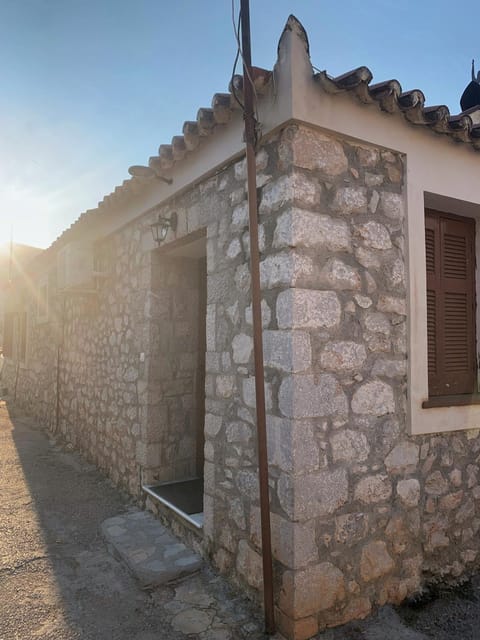 Aspa's Traditional House Apartment in Argolis, Greece