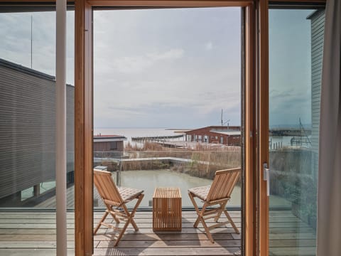 Balcony/Terrace, Lake view