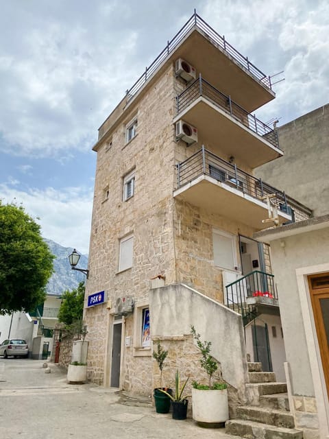 Property building, Facade/entrance