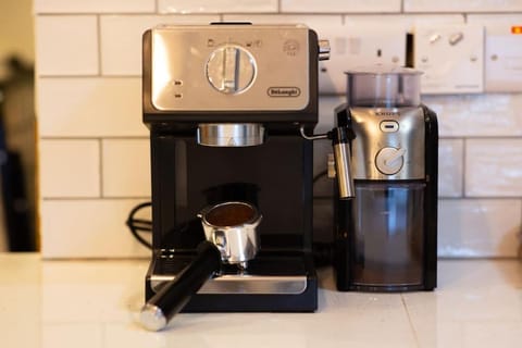 Cosy Apartment/ Explore The Area/Enjoy our Pub Apartment in County Galway