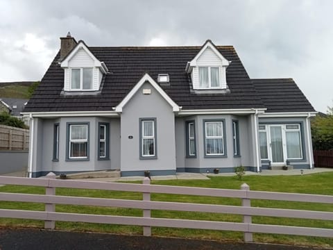 Golf Beach 5 min walk away and we have wifi House in County Donegal