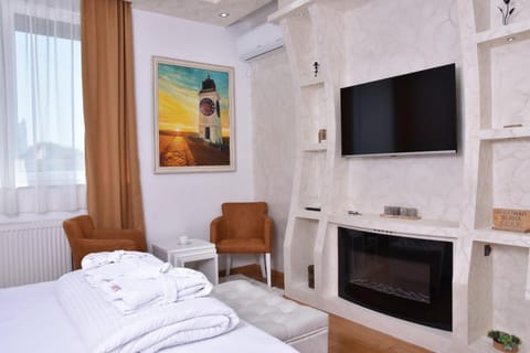 Bed, towels, air conditioner
