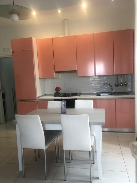 Kitchen or kitchenette, pet friendly, stove