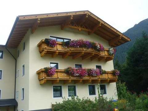 Schmiederlerhof Apartment in Neustift im Stubaital