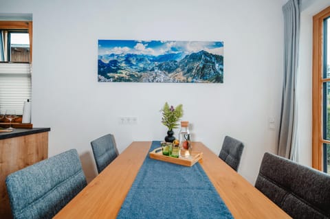 Seating area, Dining area