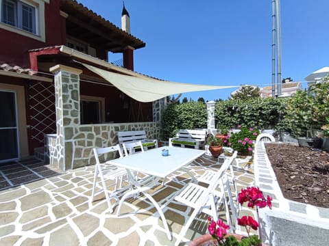 Patio, Facade/entrance, BBQ facilities, Garden, Area and facilities
