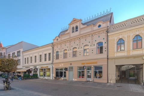 Property building, Day, Neighbourhood, Street view