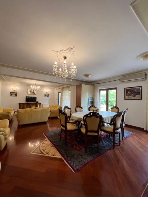 Lounge or bar, Dining area