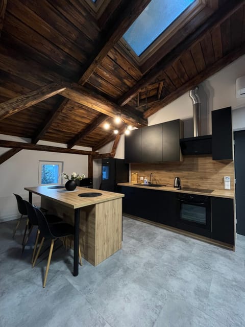 Kitchen or kitchenette, Dining area, pet friendly, stove