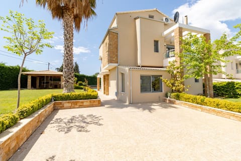 Property building, Day, Garden, Garden view