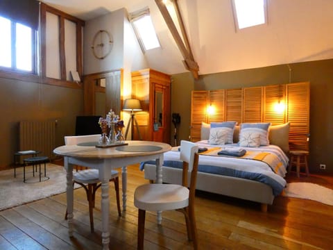Bed, Living room