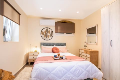 Bed, Photo of the whole room, Bedroom, wardrobe